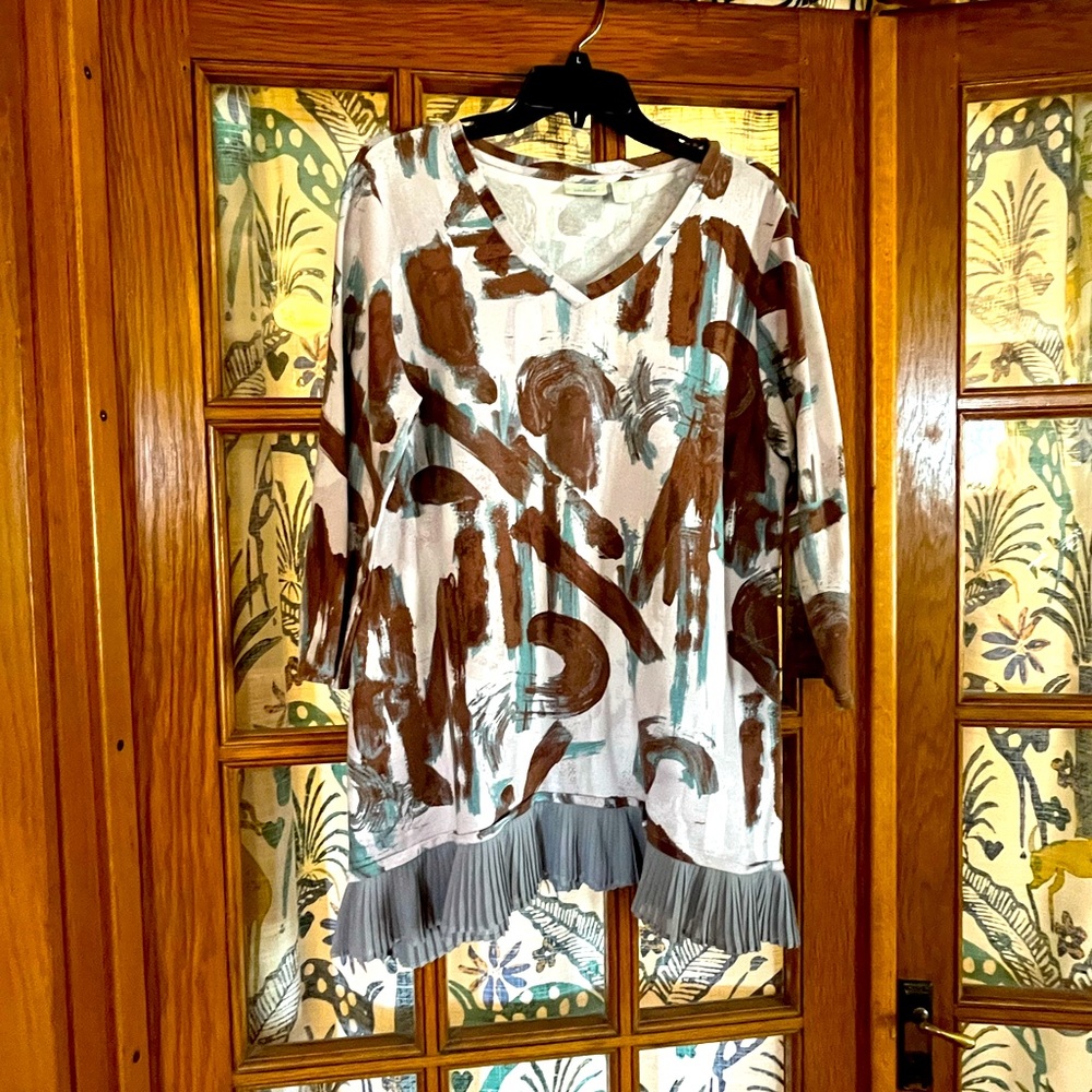 Super-soft top w: 3/4 sleeve LOGO Lounge, L. Grey, brown, teal, ruffle pockets!